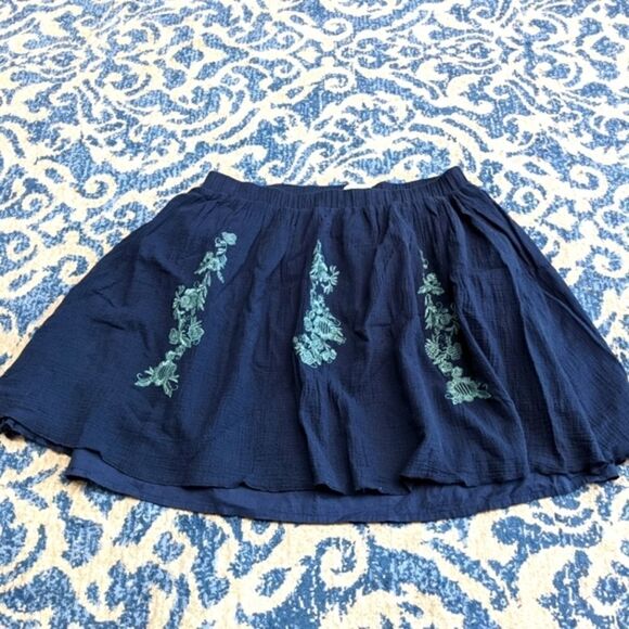 Garnet Hill summer skirt flowy size med navy with teal designs - Picture 1 of 8